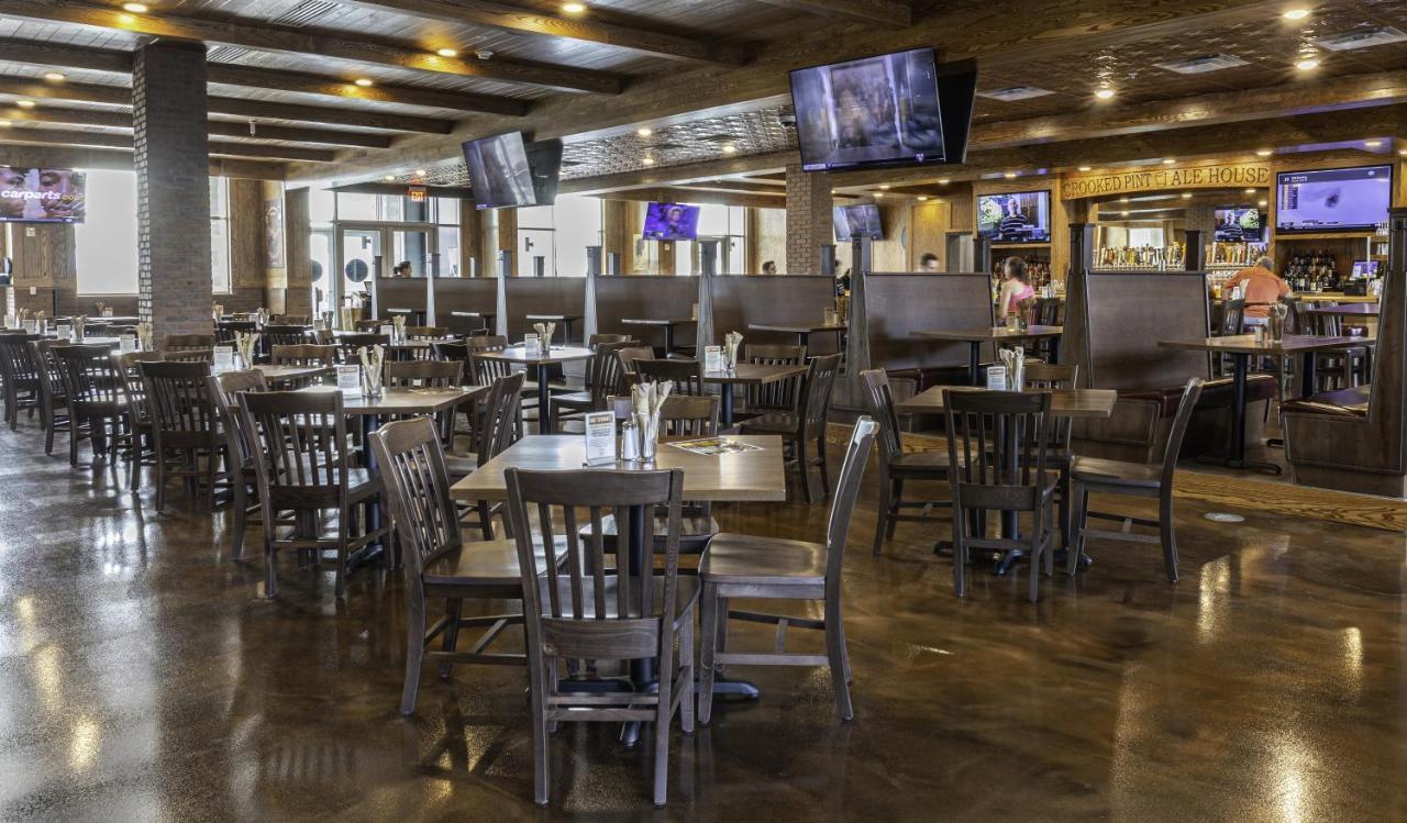 Holiday Inn Glendale - Stadium & Ent Dist By Ihg Bagian luar foto