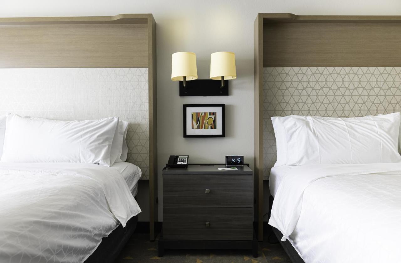 Holiday Inn Glendale - Stadium & Ent Dist By Ihg Bagian luar foto