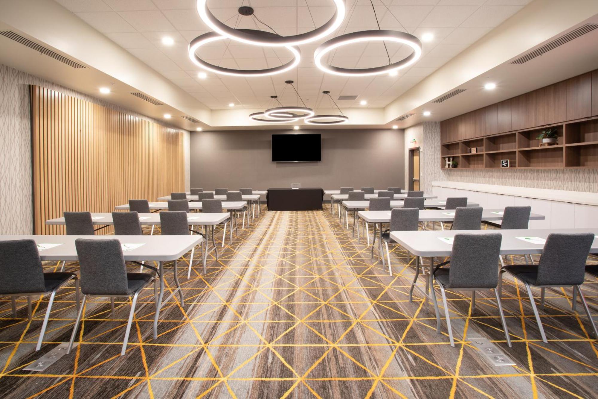 Holiday Inn Glendale - Stadium & Ent Dist By Ihg Bagian luar foto