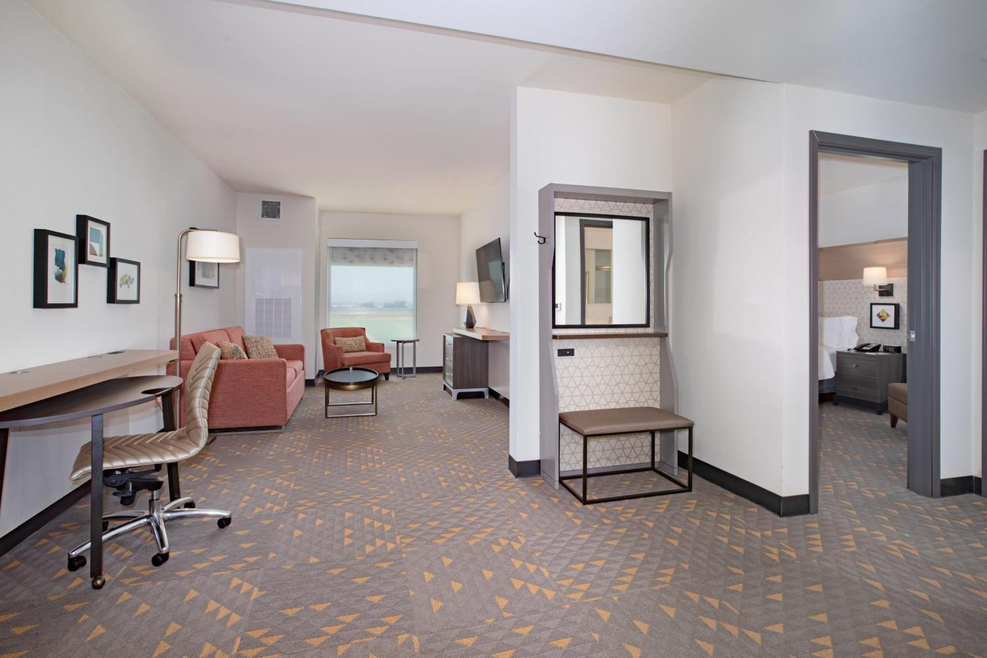 Holiday Inn Glendale - Stadium & Ent Dist By Ihg Bagian luar foto