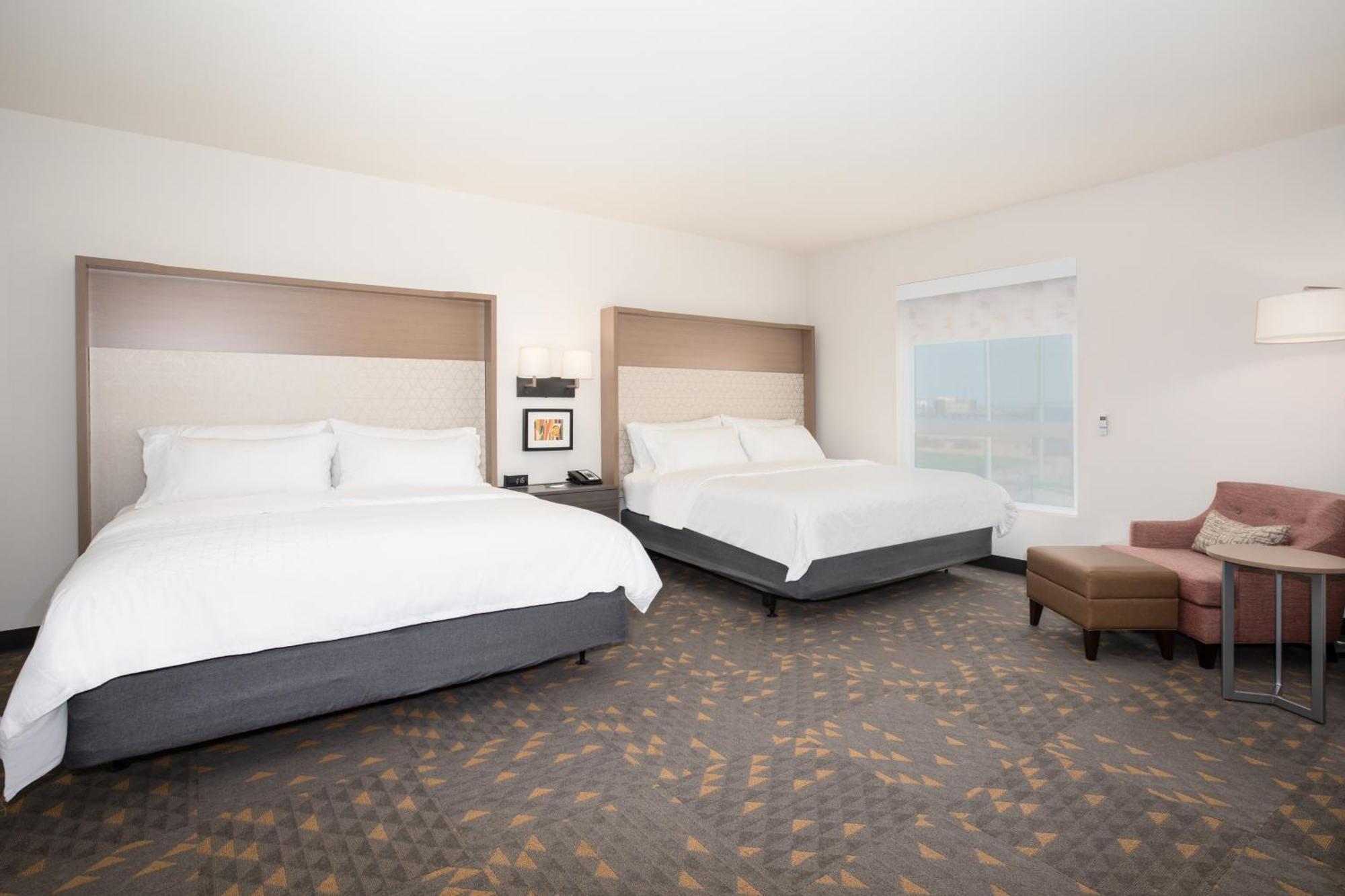 Holiday Inn Glendale - Stadium & Ent Dist By Ihg Bagian luar foto